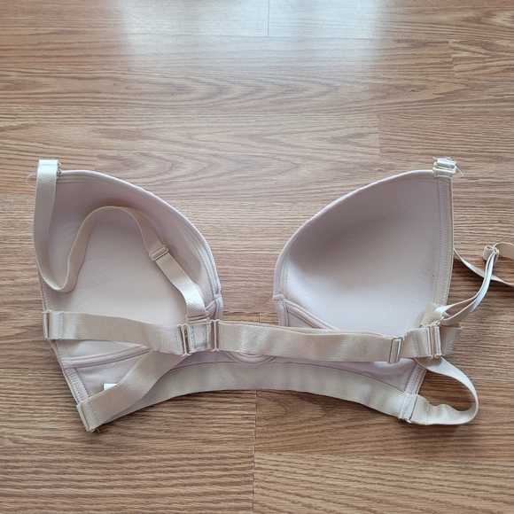 2/$40 Deep plunge convertible bra - Picture 3 of 3